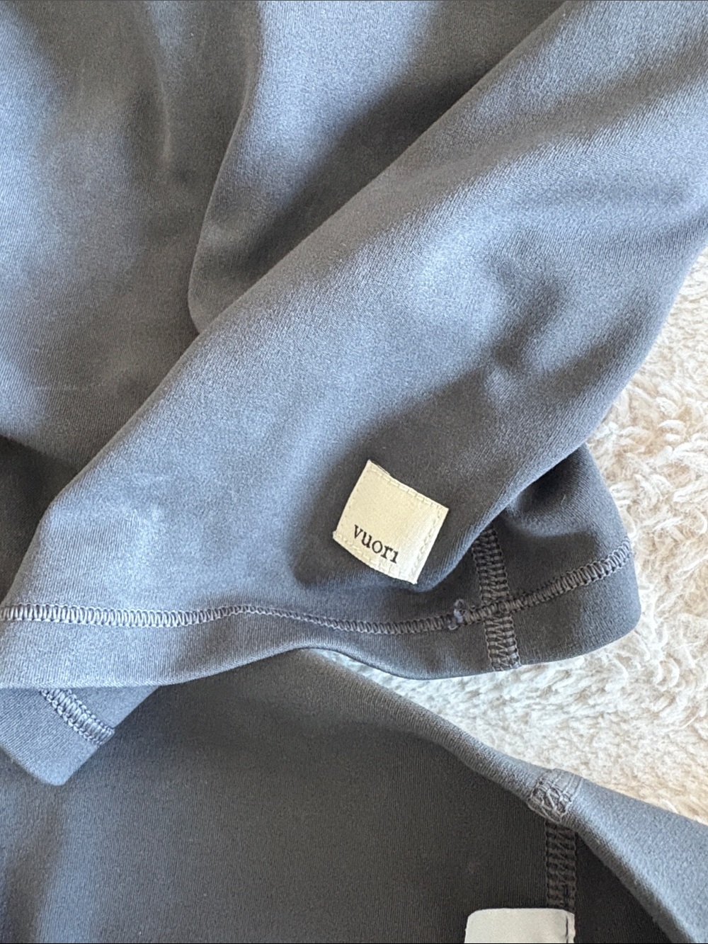 Vuori set top and shorts small - Picture 3 of 4